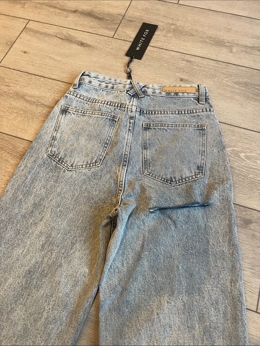 White fox nwt on replay High-Rise Straight leg cut out Jeans small - Picture 9 of 10